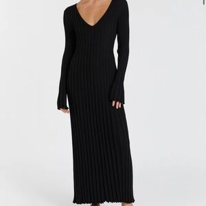 Elegant Black Ribbed Maxi Dress